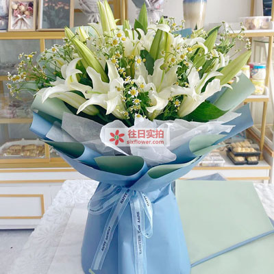 荆门8支白色多头百合洋甘菊，互倾的思念