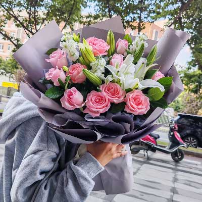 荆门11朵戴安娜粉玫瑰百合，与你一起追逐梦想