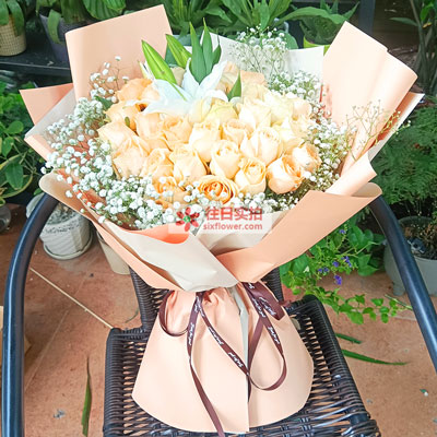 荆门33朵香槟玫瑰百合，心里永远是你