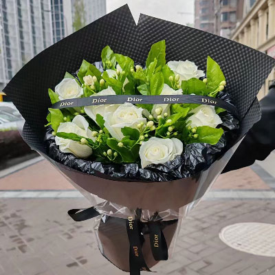 荆门9朵白玫瑰，爱情是阳光
